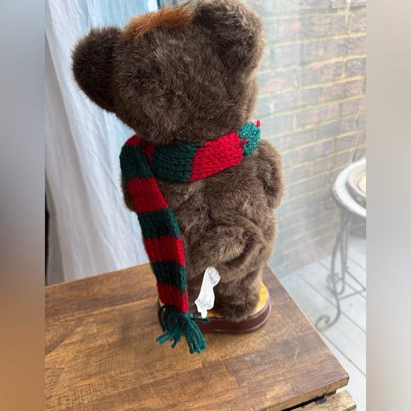 Vtg North Pole Productions Gemmy Animated Holiday Christmas Bear Dances Musical - Picture 4 of 11